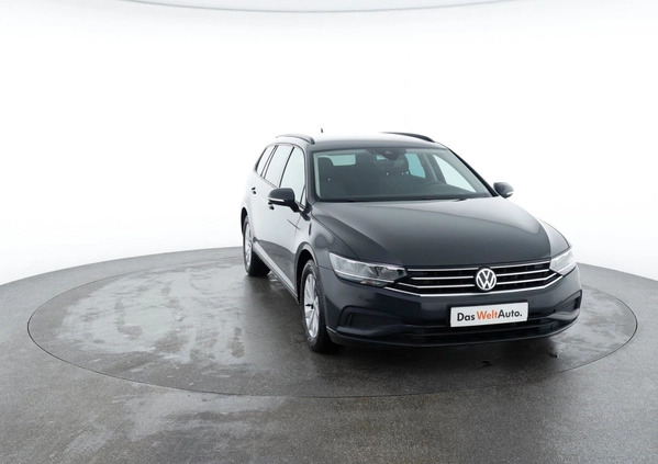 Volkswagen Passat cena 88900 przebieg: 135434, rok produkcji 2020 z Poznań małe 562